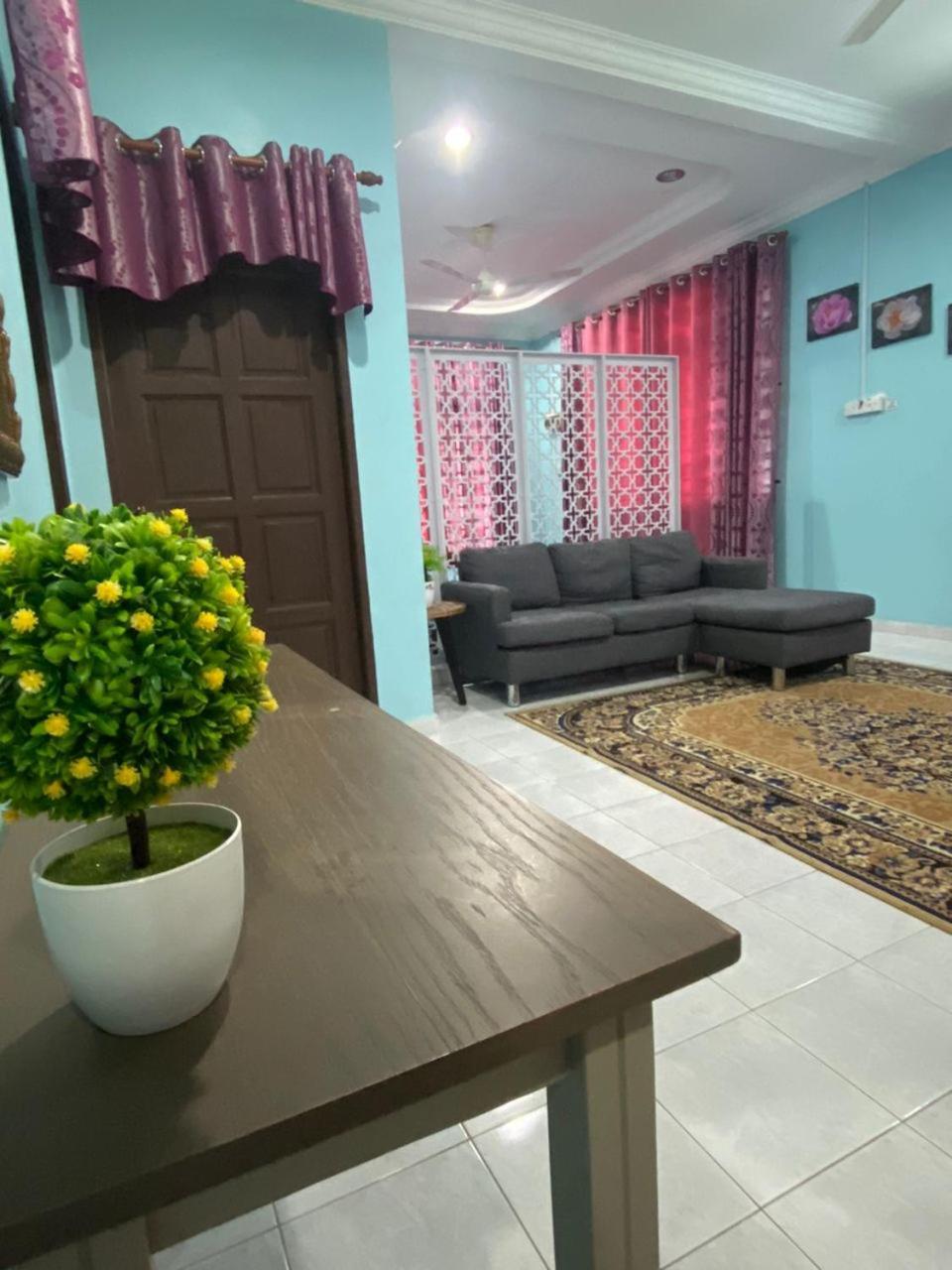 Seri Idaman Guest House Pasir Mas Ngoại thất bức ảnh